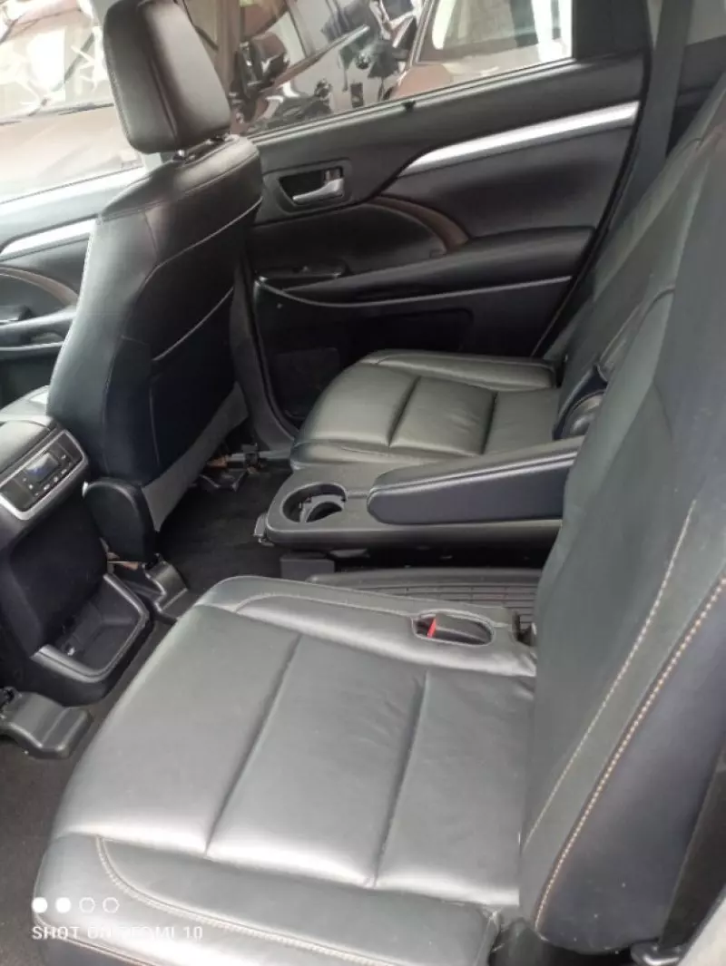 Toyota Highlander   - 2016