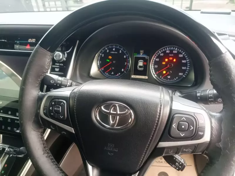 Toyota Harrier   - 2016