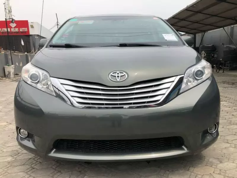 Toyota Sienna   - 2012
