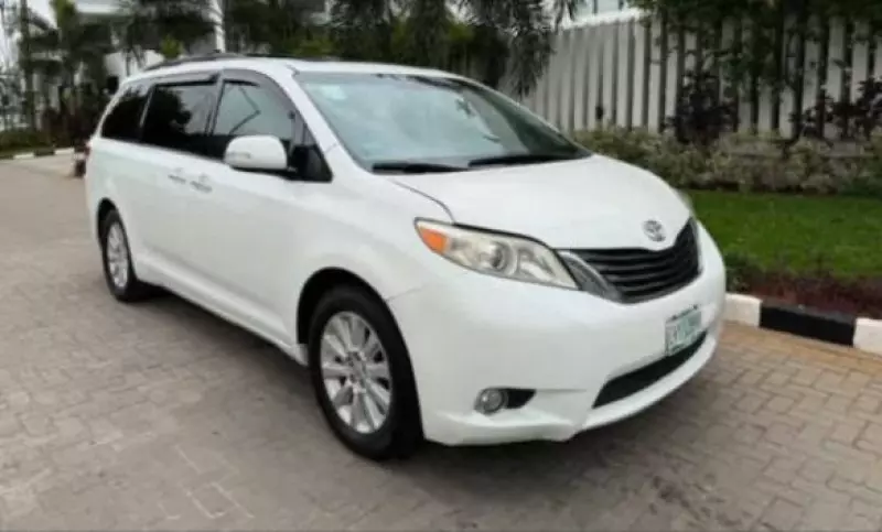 Toyota Sienna   - 2006