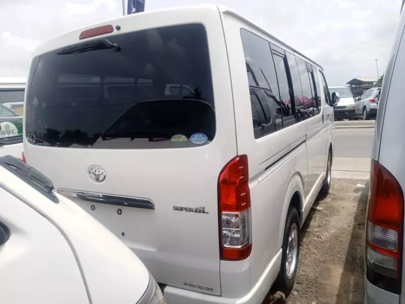 Toyota Hiace   - 2015
