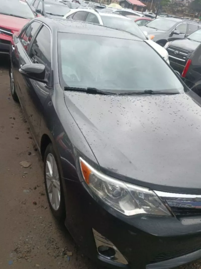 Toyota camry   - 2012