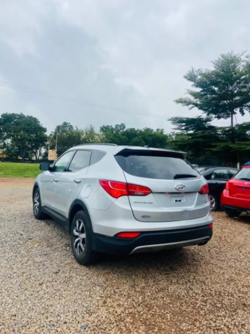 Hyundai Santa Fe   - 2015
