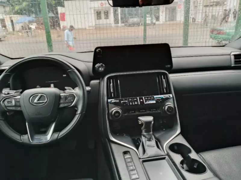 Lexus LX 600   - 2024