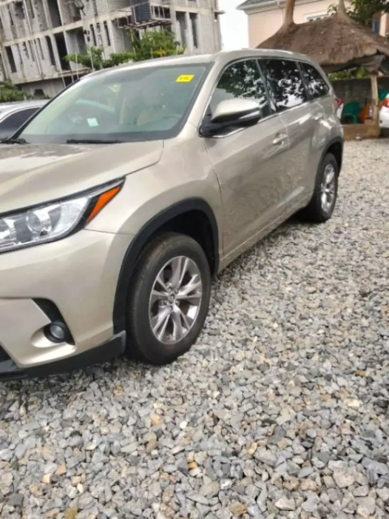 Toyota Highlander   - 2017