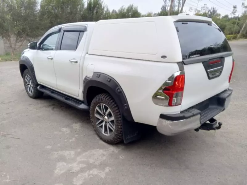 Toyota Hilux   - 2018