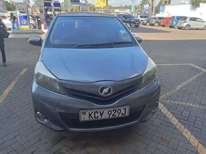 Toyota Vitz - 2012