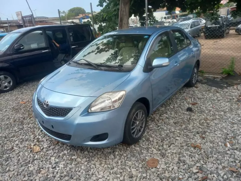 Toyota Belta   - 2012