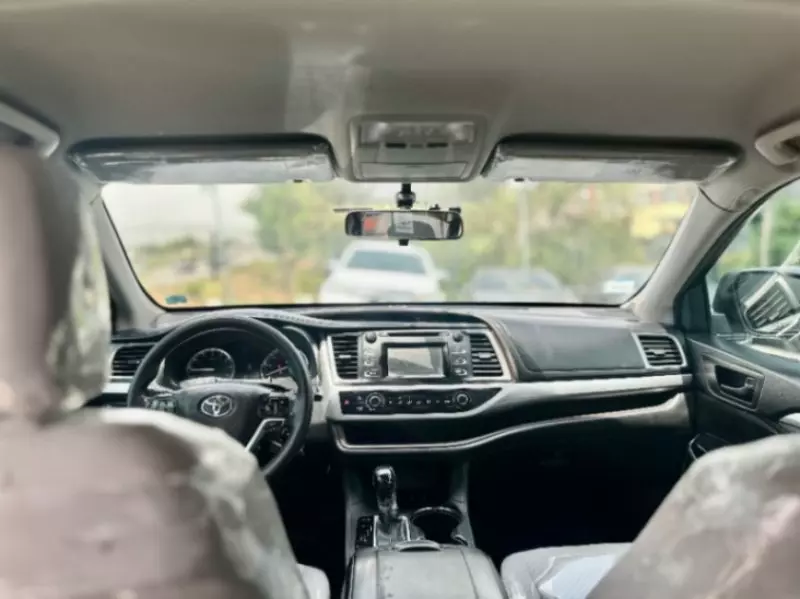 Toyota Highlander   - 2015