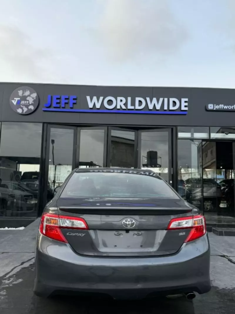 Toyota Camry   - 2012