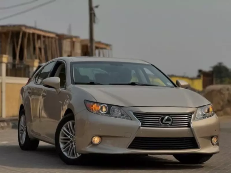 Lexus ES 350   - 2012