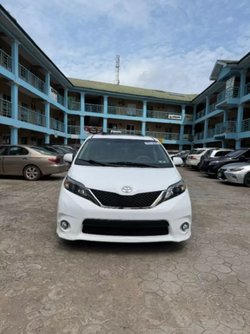 Toyota Sienna   - 2012