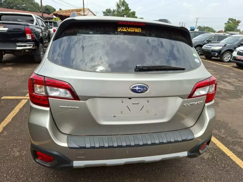 Subaru Outback   - 2016