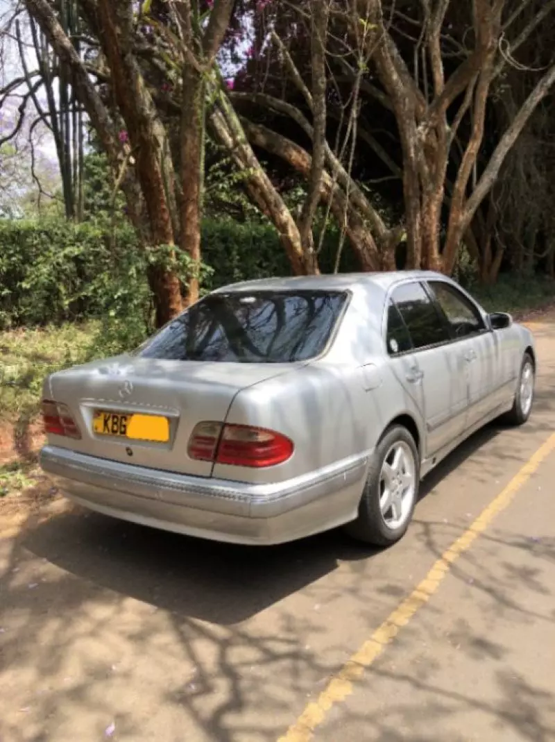 Mercedes-Benz E 240   - 2001