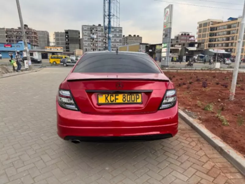 Mercedes-Benz C200   - 2011