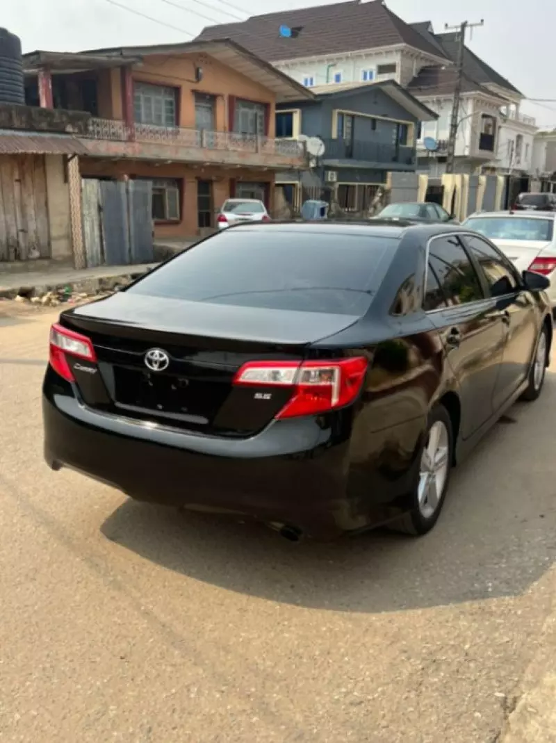 Toyota Camry   - 2013