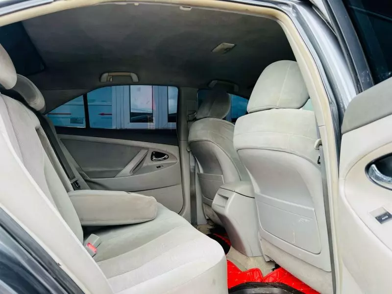 Toyota Camry   - 2010