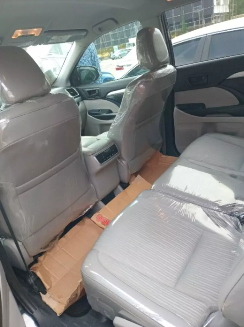 Toyota Highlander   - 2014