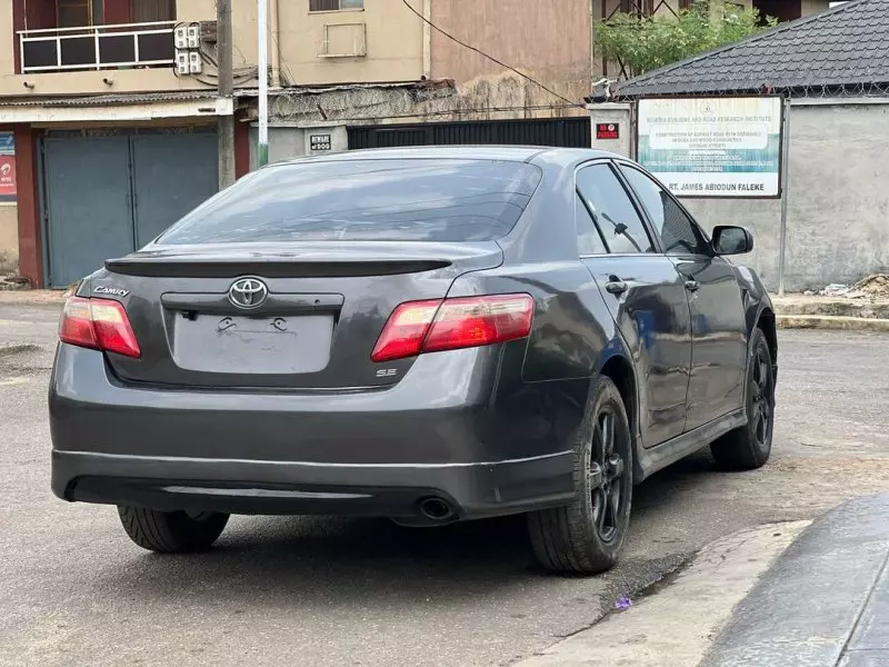 Toyota Camry   - 2009