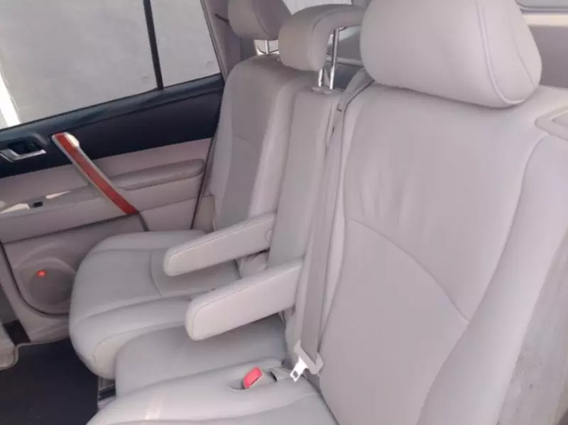Toyota Highlander   - 2010