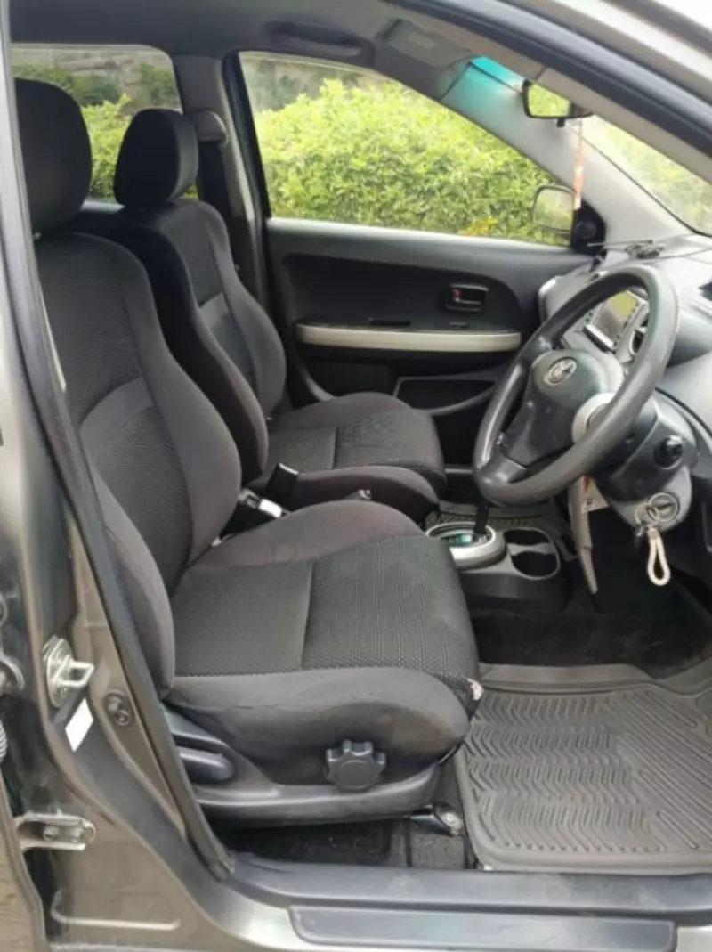 Toyota Ist    - 2005