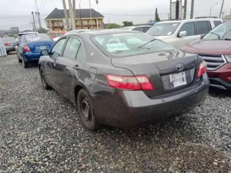 Toyota Camry   - 2009