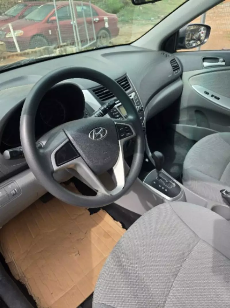 Hyundai Accent   - 2013