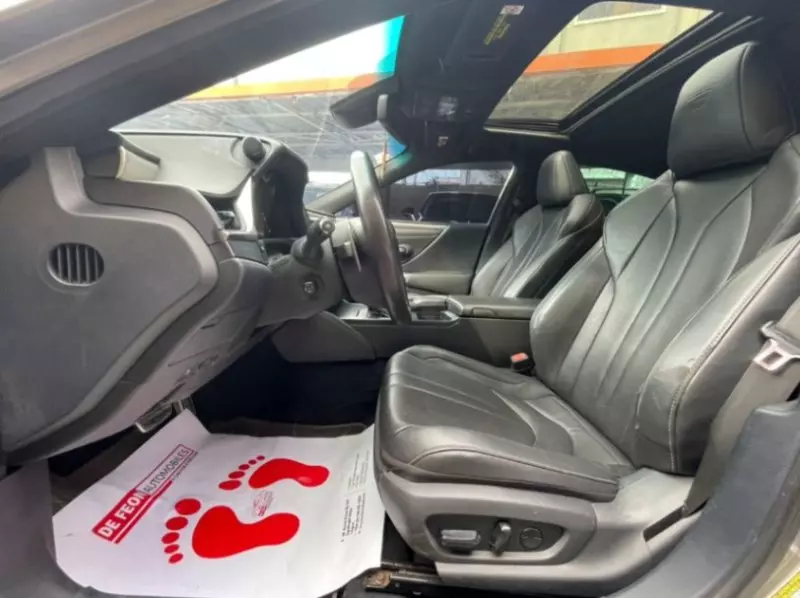 Lexus ES 350   - 2019