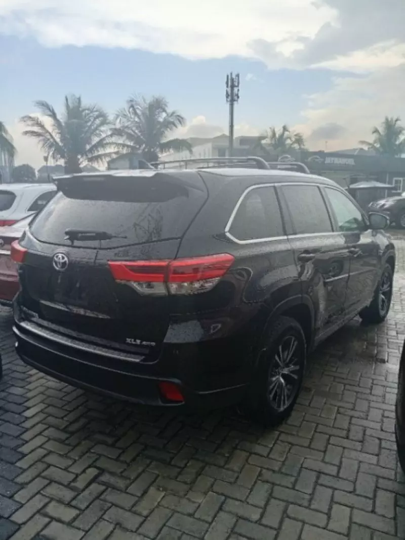 Toyota Highlander   - 2016