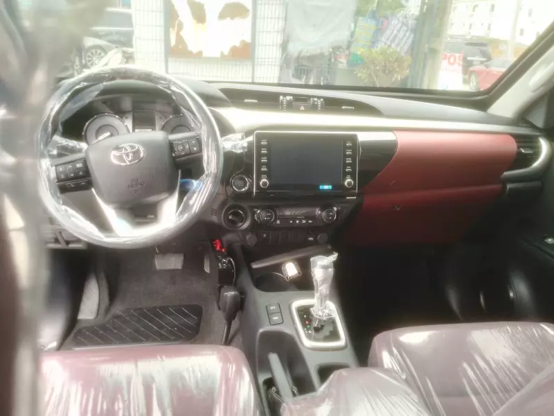 Toyota Hilux   - 2024