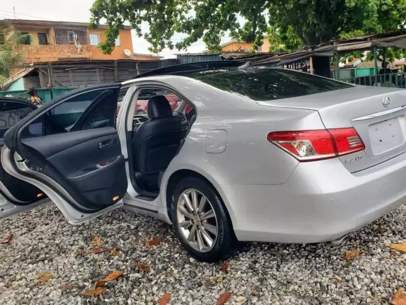 Lexus ES 350   - 2011