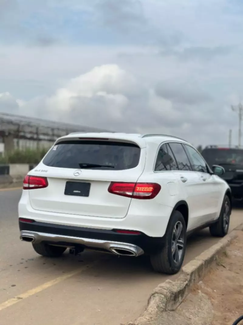 Mercedes-Benz GLC 300   - 2017