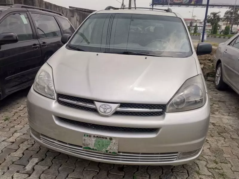 Toyota Sienna   - 2004