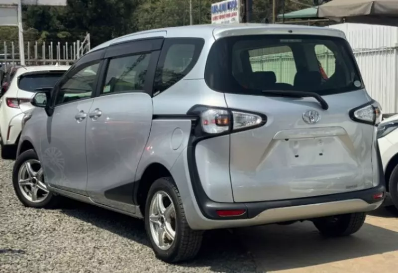 Toyota Sienta   - 2018