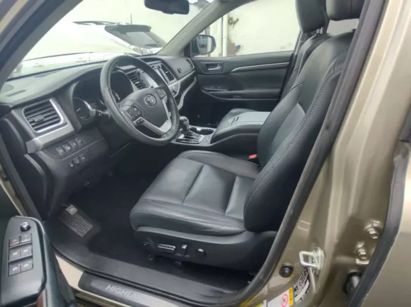 Toyota Highlander   - 2015