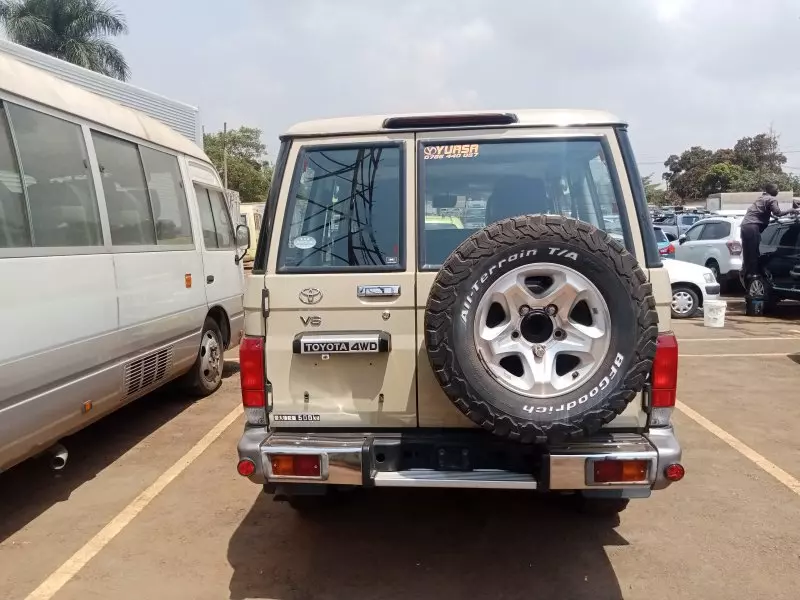 Toyota Land Cruiser   - 2015