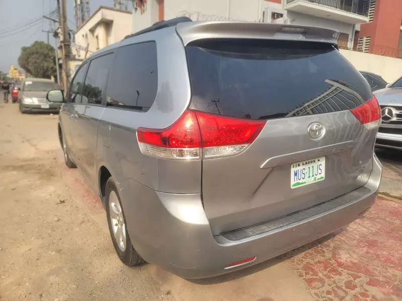 Toyota Sienna   - 2013