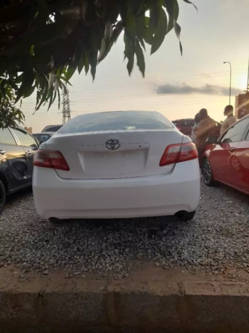Toyota Camry   - 2009