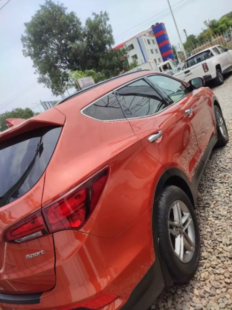Hyundai Santa Fe   - 2017