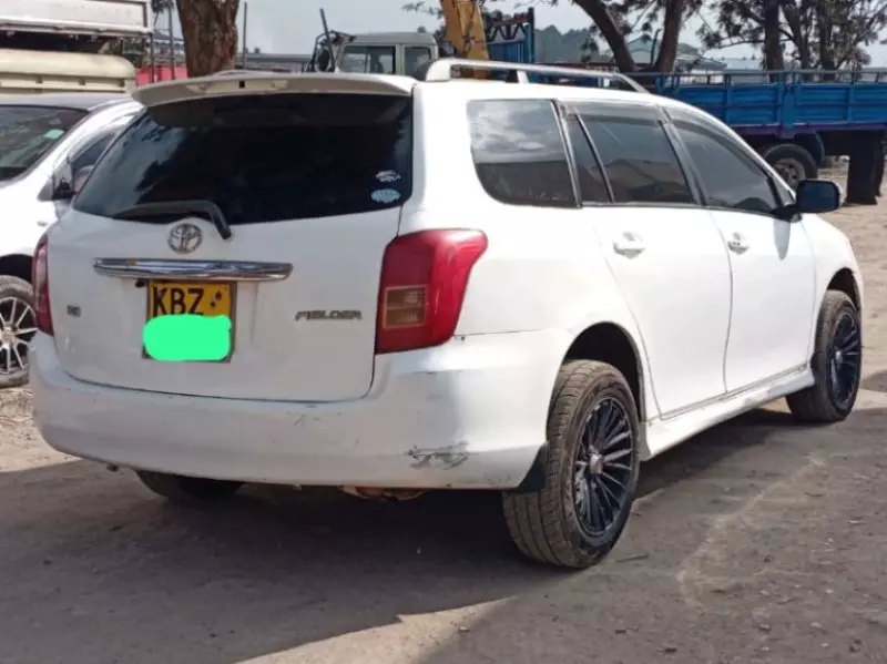 Toyota Fielder    - 2012