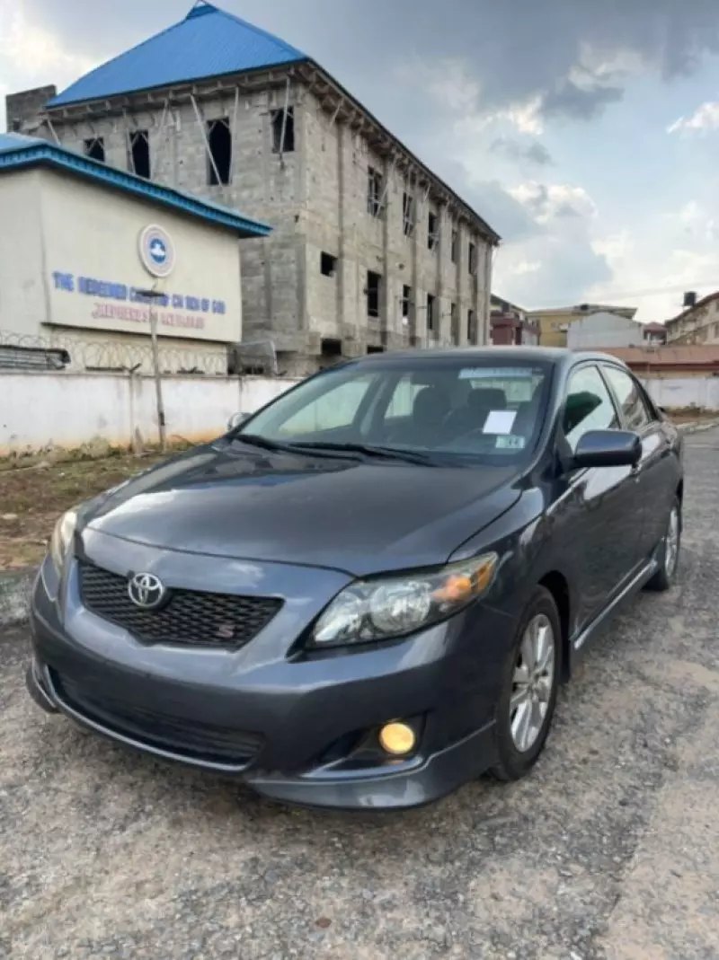 Toyota Corolla   - 2010