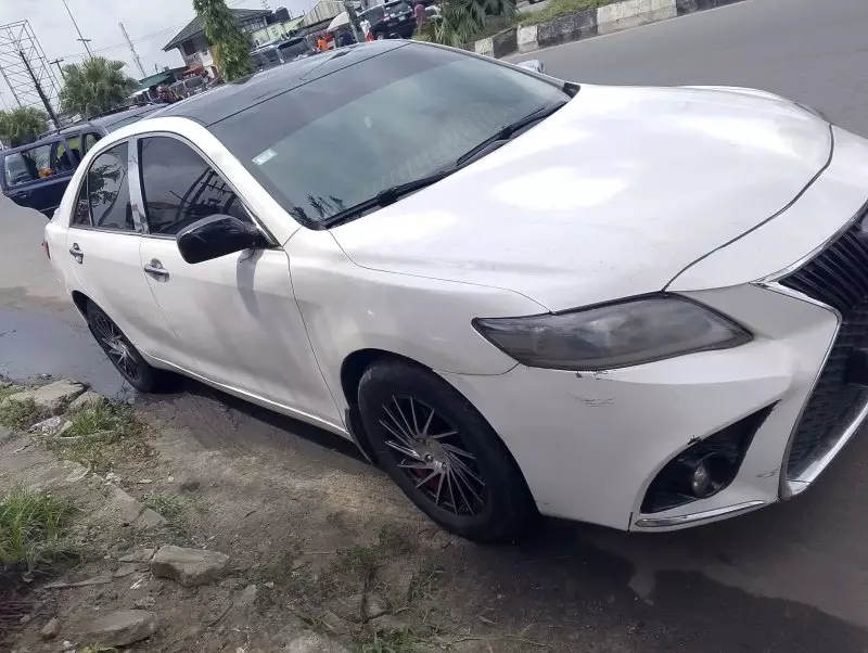 Toyota Camry   - 2010