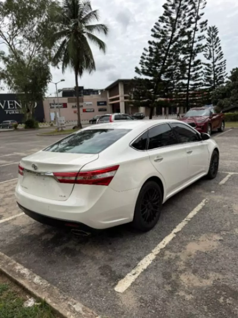 Toyota Avalon - 2015
