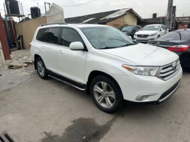 Toyota Highlander   - 2013
