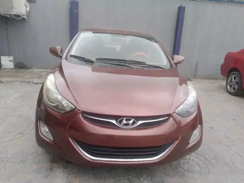 Hyundai Elantra   - 2013