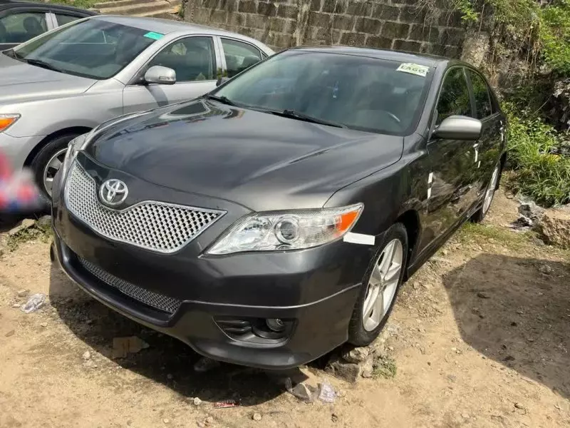 Toyota Camry   - 2010