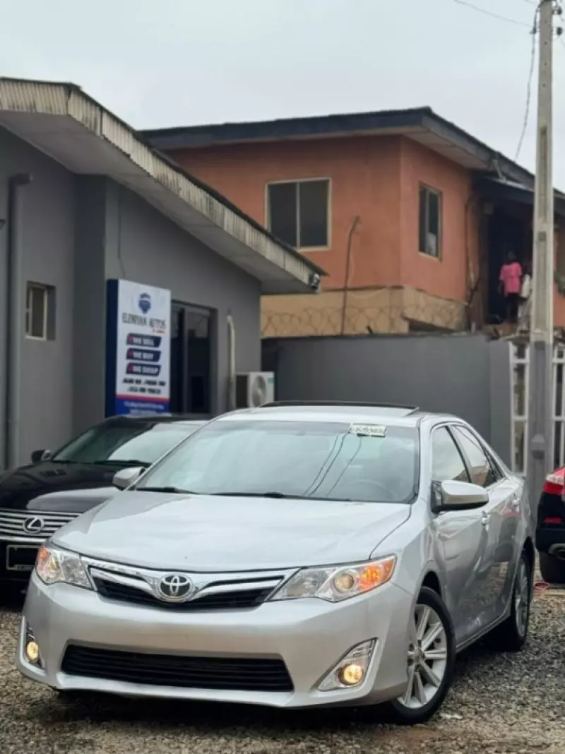 Toyota Camry   - 2013