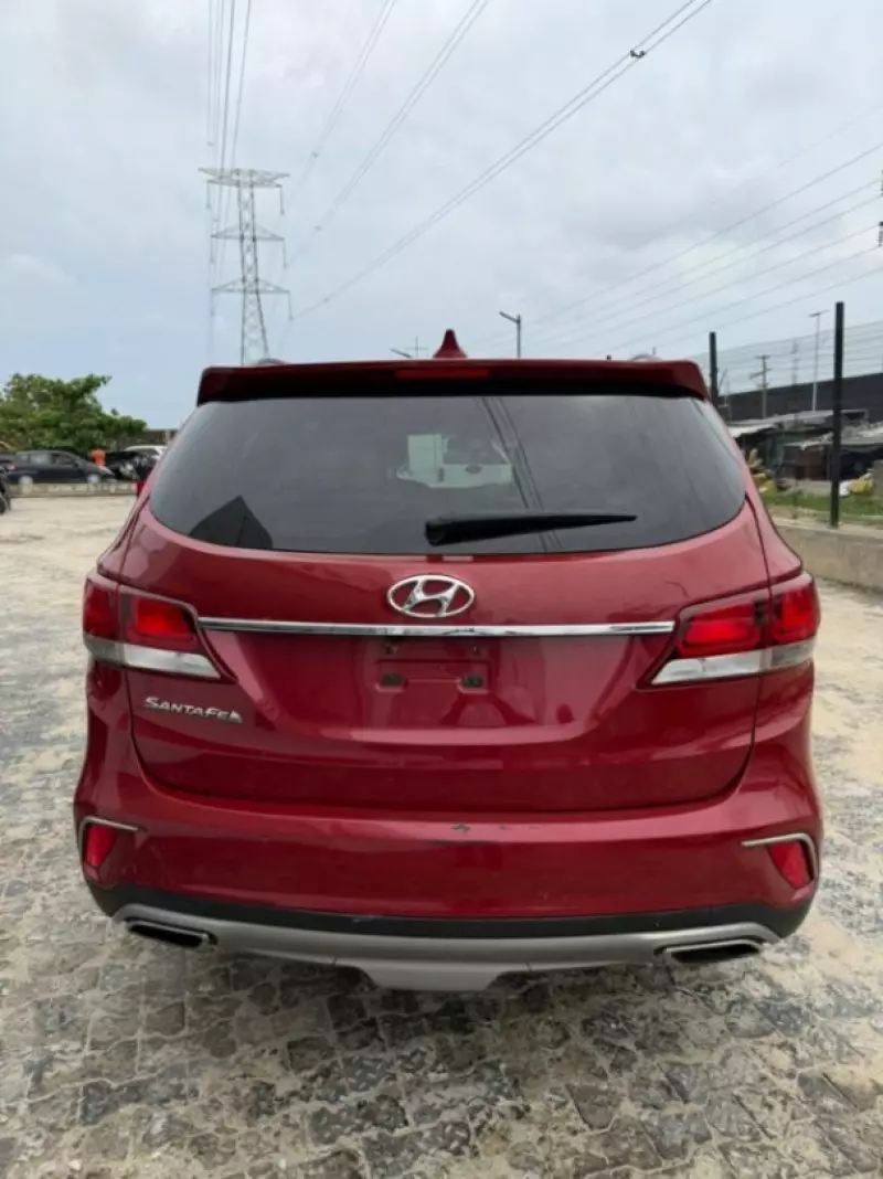 Hyundai Santa Fe   - 2017