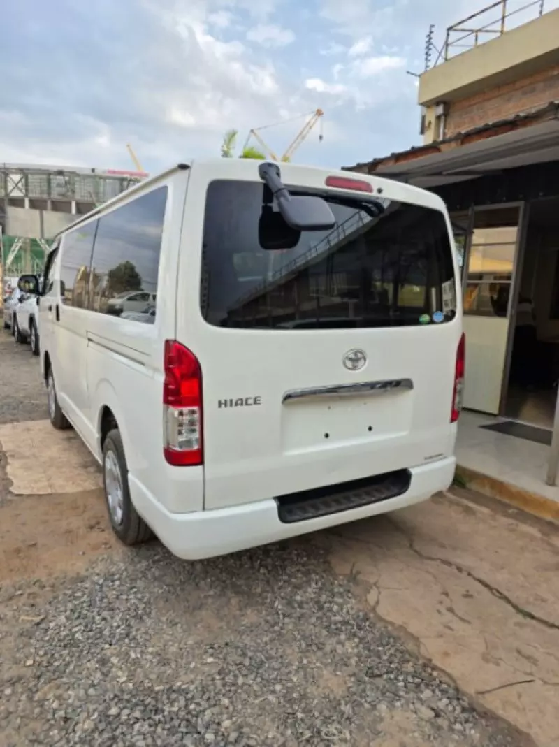 Toyota Hiace   - 2018