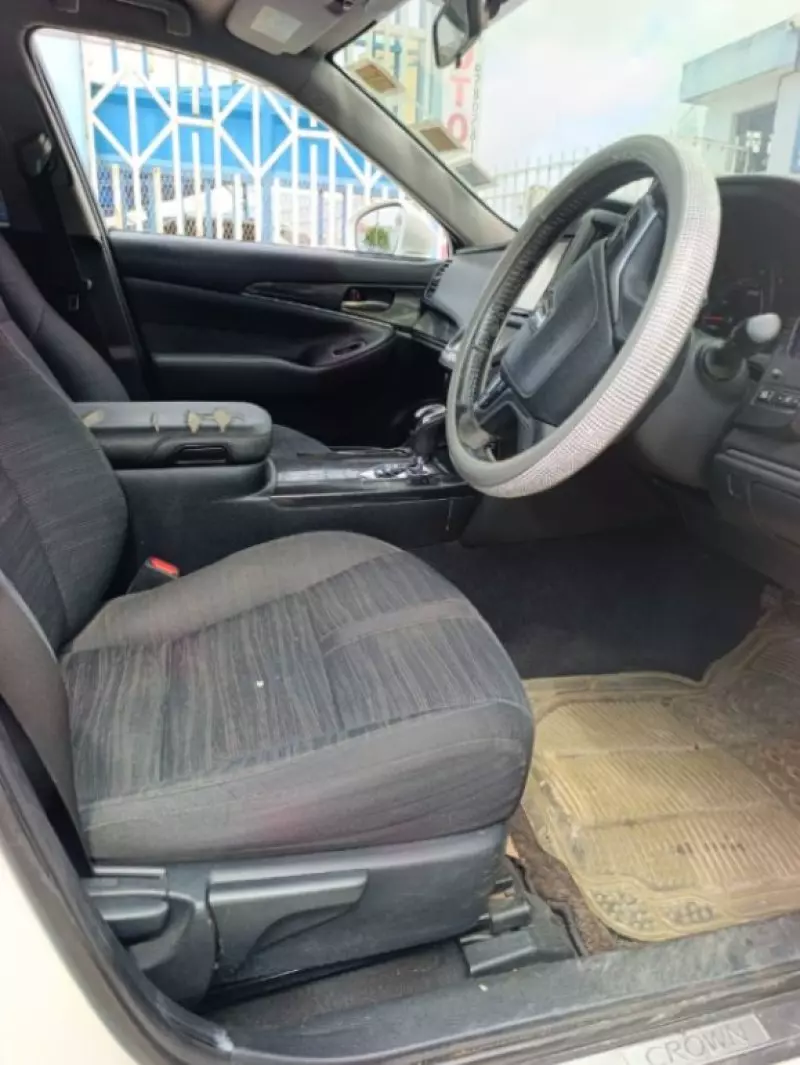 Toyota Crown   - 2013